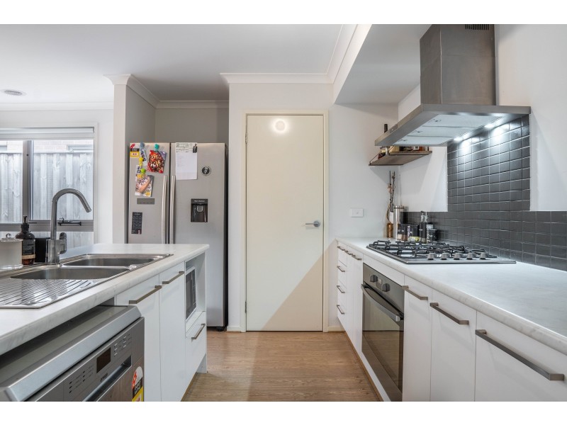 41 Avonbury Circuit, Cranbourne West VIC 3977