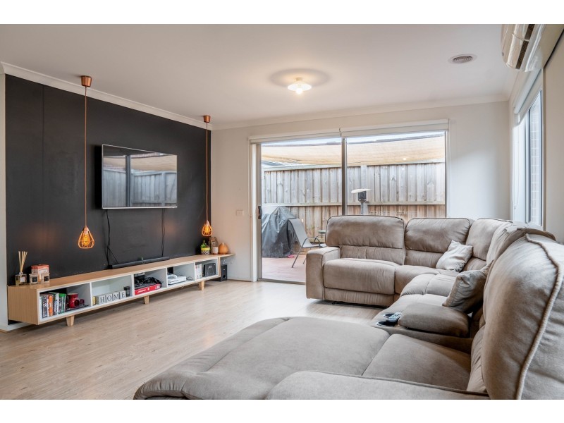 41 Avonbury Circuit, Cranbourne West VIC 3977