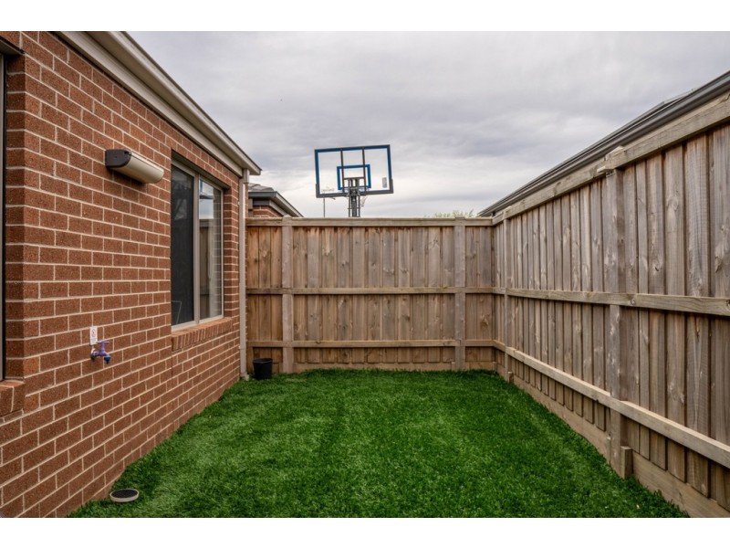 41 Avonbury Circuit, Cranbourne West VIC 3977