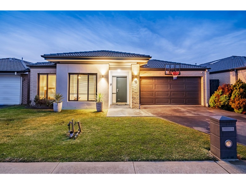 10 Monique Rose Drive, Cranbourne West VIC 3977