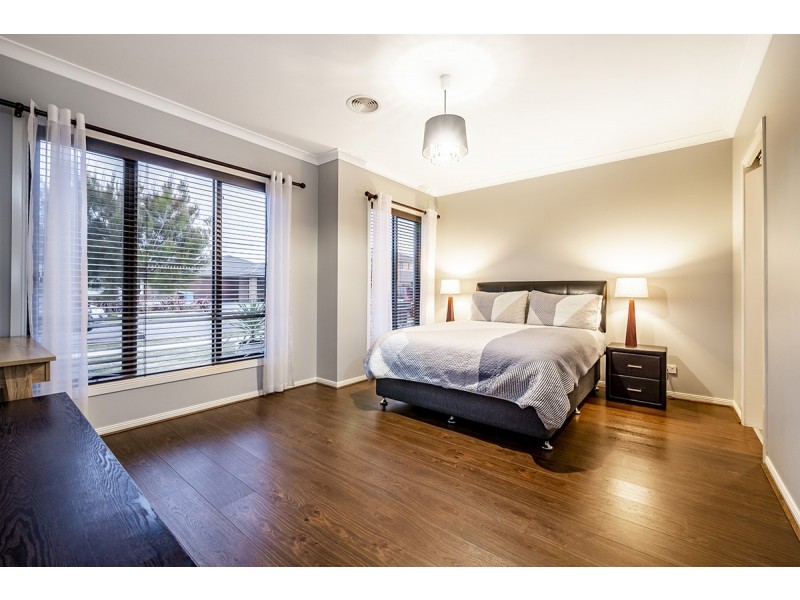 10 Monique Rose Drive, Cranbourne West VIC 3977