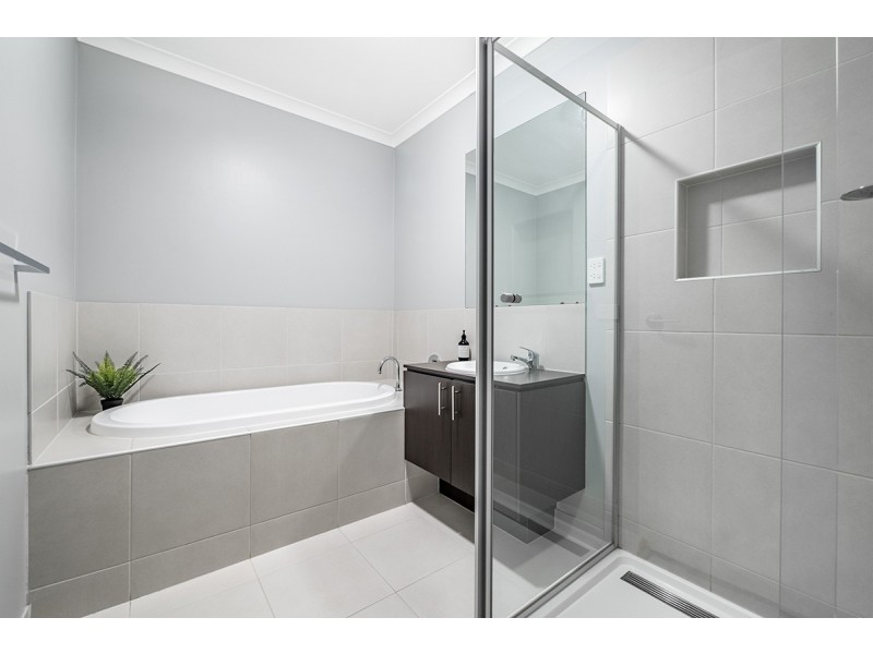 10 Monique Rose Drive, Cranbourne West VIC 3977