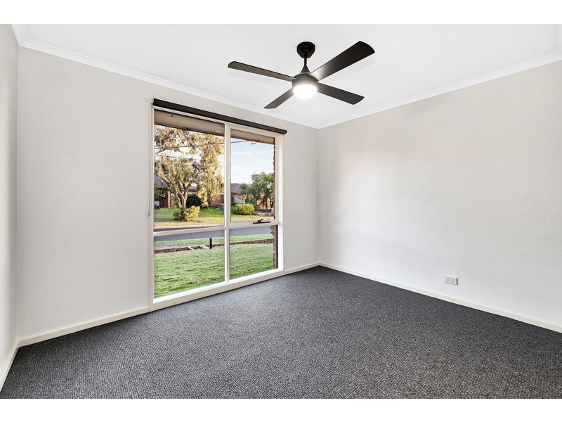 25 Cockatoo Drive, Carrum Downs VIC 3201