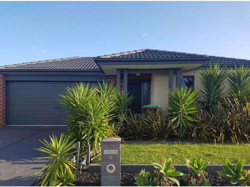 6 Dellinea St, Cranbourne North VIC 3977