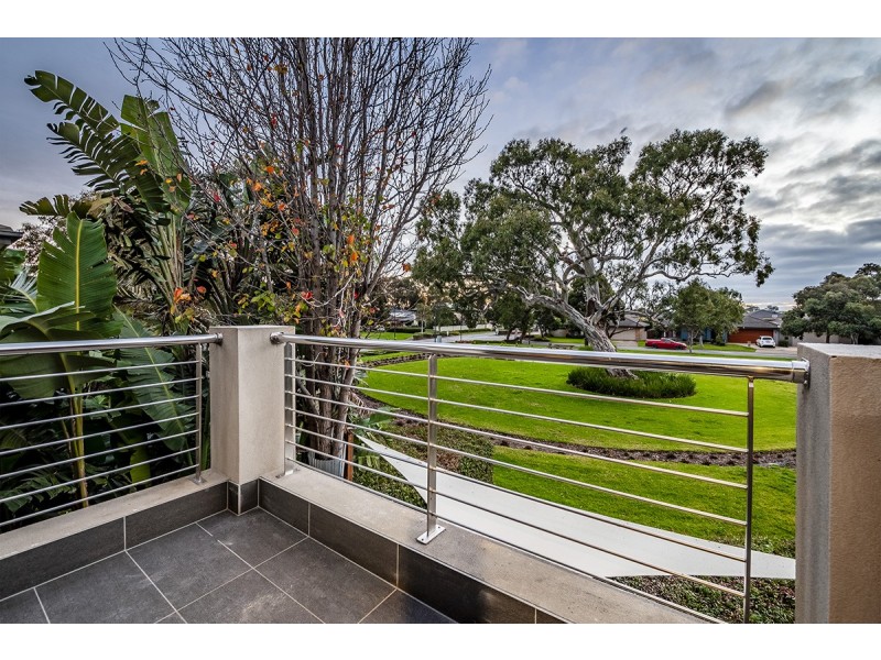 5 Flowering Gum Lane, Sandhurst VIC 3977