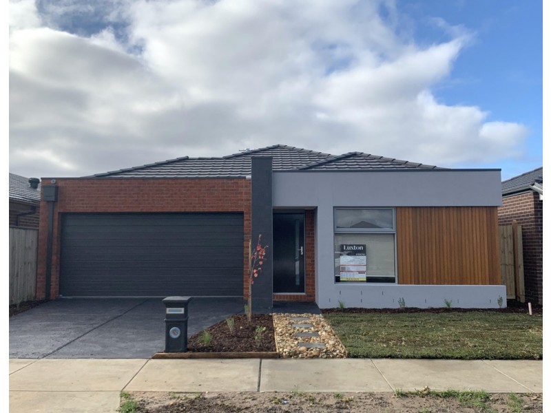 6 Huskie St, Clyde North VIC 3978