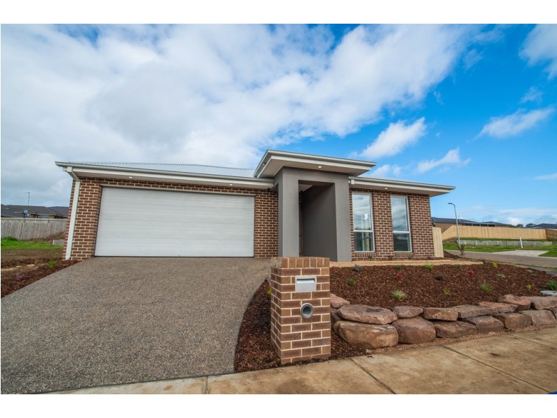 37 Harmon Dr, Drouin VIC 3818