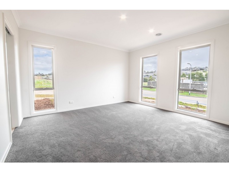 37 Harmon Dr, Drouin VIC 3818