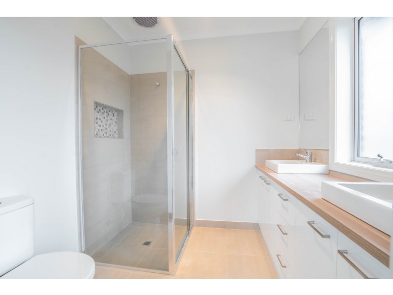 37 Harmon Dr, Drouin VIC 3818