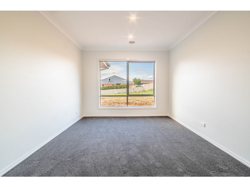 37 Harmon Dr, Drouin VIC 3818