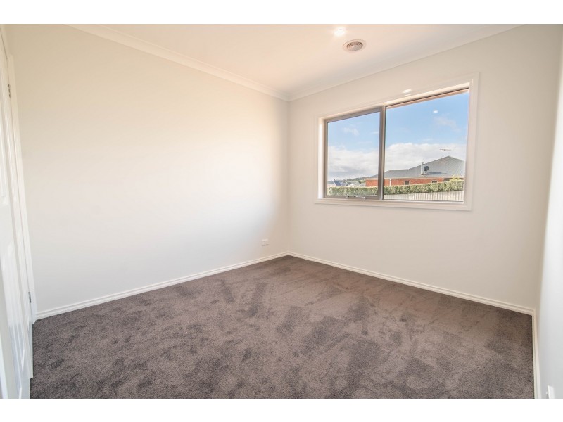 37 Harmon Dr, Drouin VIC 3818