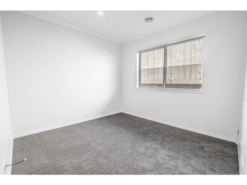 37 Harmon Dr, Drouin VIC 3818