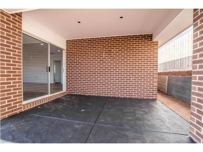 37 Harmon Dr, Drouin VIC 3818