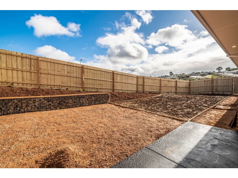 37 Harmon Dr, Drouin VIC 3818