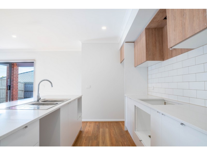 10 Bowler Avenue, Clyde VIC 3978