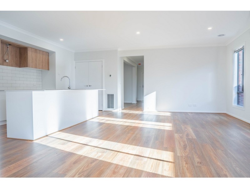10 Bowler Avenue, Clyde VIC 3978