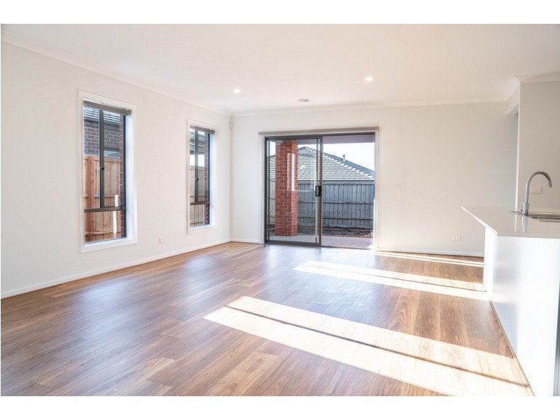 10 Bowler Avenue, Clyde VIC 3978