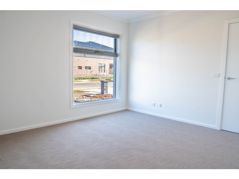 10 Bowler Avenue, Clyde VIC 3978