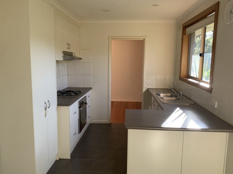 24 Chateau Ave, Narre Warren VIC 3805