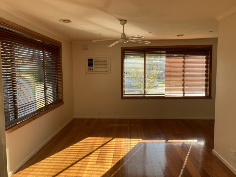 24 Chateau Ave, Narre Warren VIC 3805