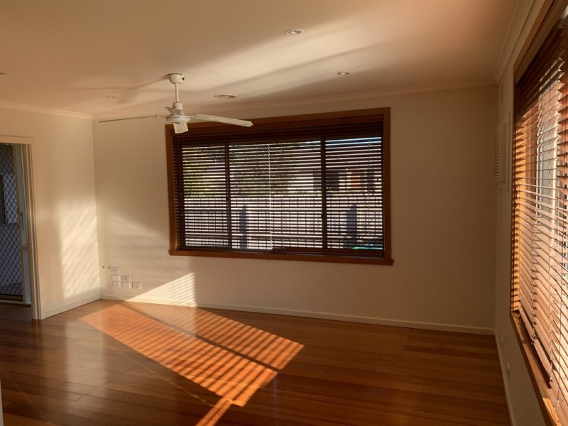 24 Chateau Ave, Narre Warren VIC 3805