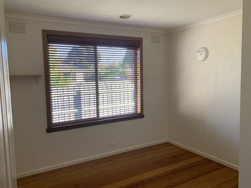 24 Chateau Ave, Narre Warren VIC 3805