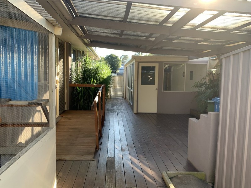 24 Chateau Ave, Narre Warren VIC 3805