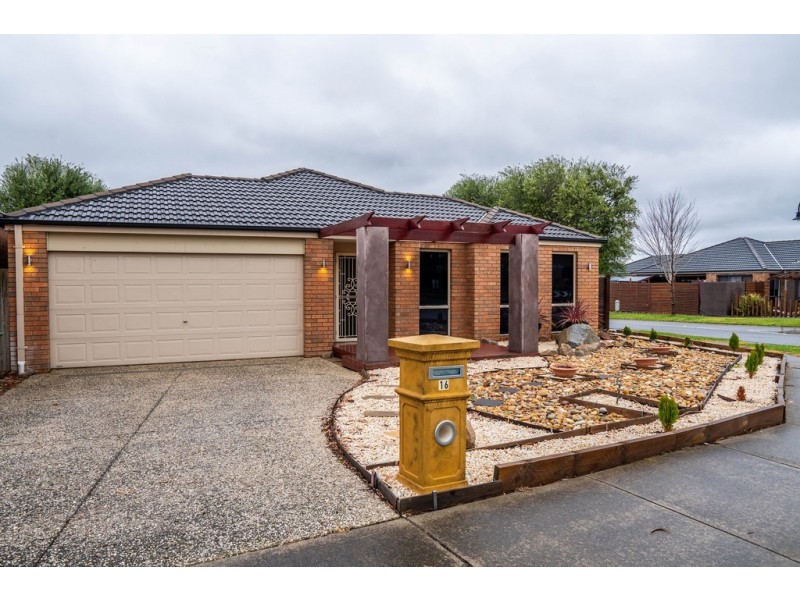 16 Melington Drive, Lyndhurst VIC 3975