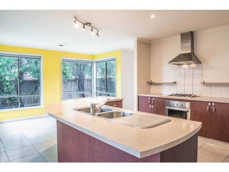 16 Melington Drive, Lyndhurst VIC 3975