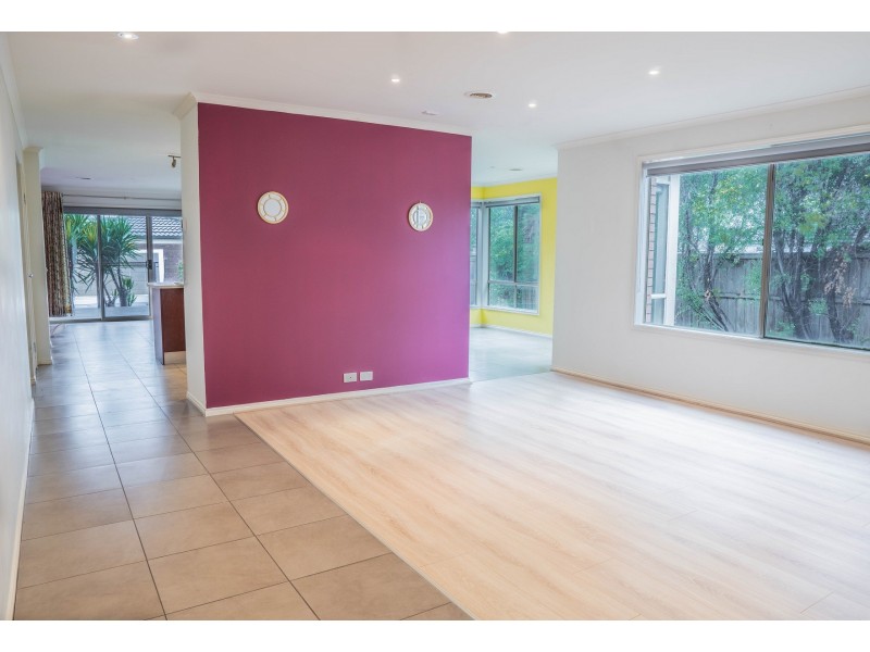 16 Melington Drive, Lyndhurst VIC 3975