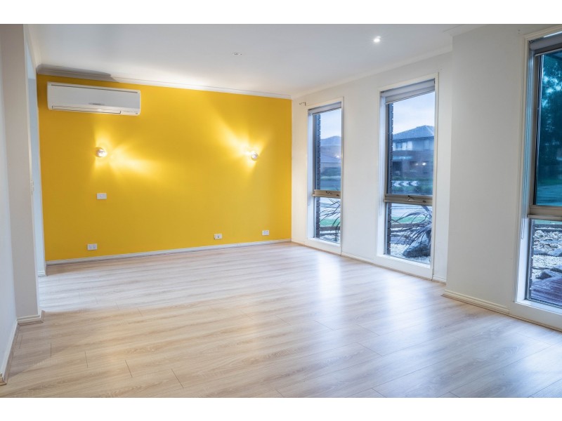 16 Melington Drive, Lyndhurst VIC 3975