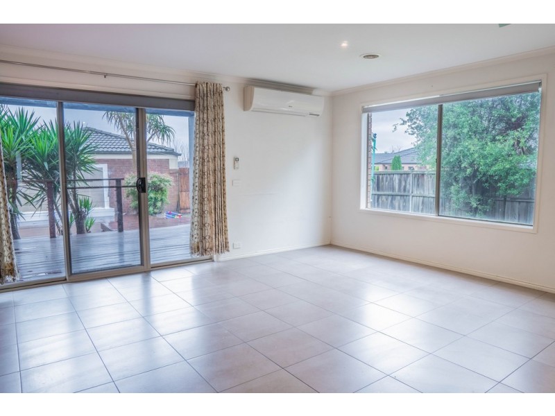 16 Melington Drive, Lyndhurst VIC 3975