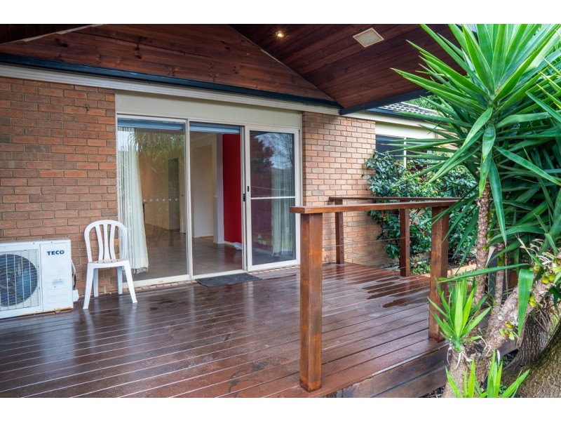 16 Melington Drive, Lyndhurst VIC 3975