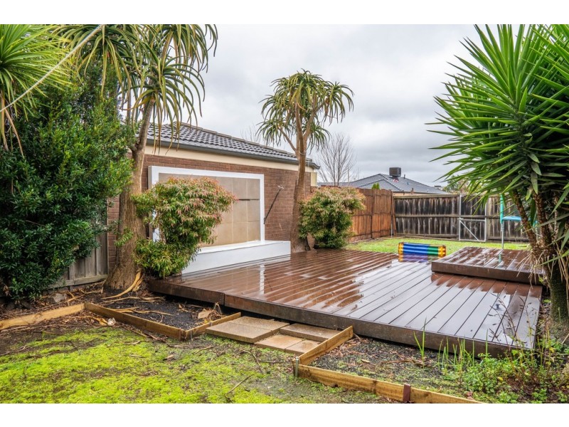 16 Melington Drive, Lyndhurst VIC 3975
