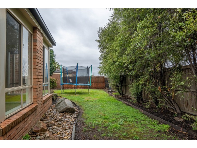 16 Melington Drive, Lyndhurst VIC 3975