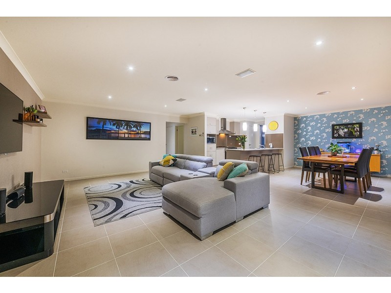 69 Everlasting Boulevard, Cranbourne West VIC 3977