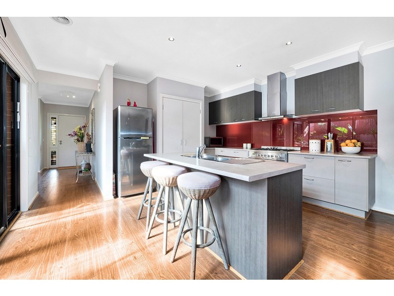 12 Nokota Lane, Clyde North VIC 3978