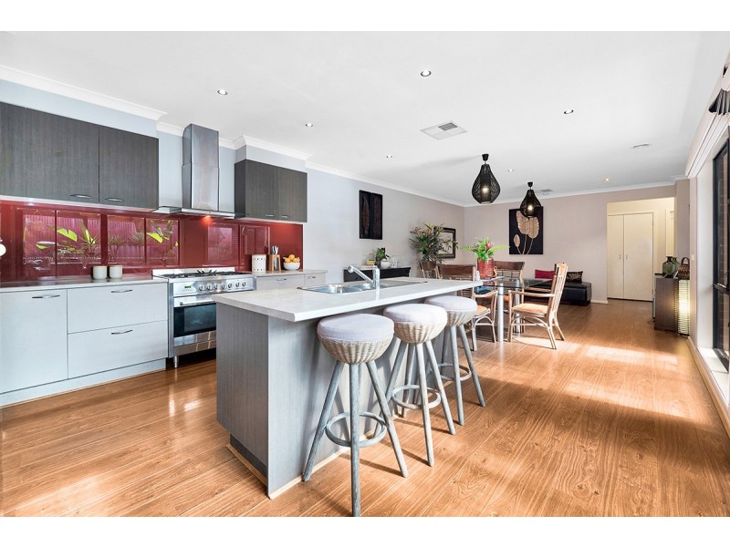 12 Nokota Lane, Clyde North VIC 3978