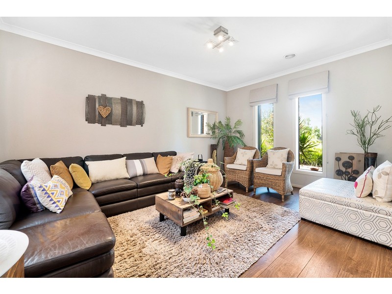 12 Nokota Lane, Clyde North VIC 3978