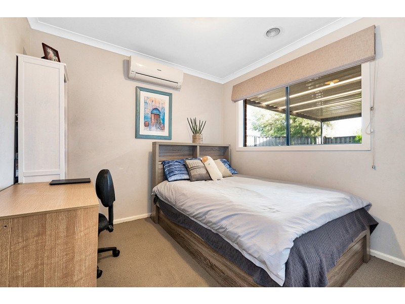 12 Nokota Lane, Clyde North VIC 3978