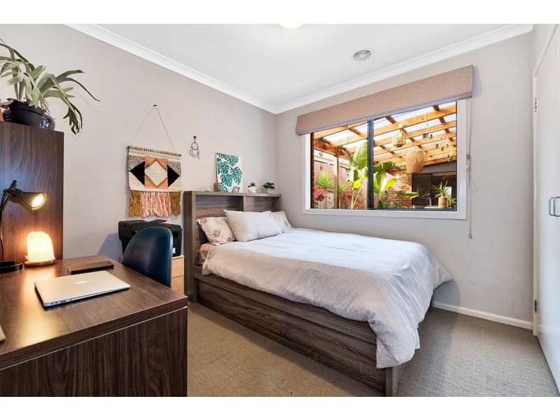 12 Nokota Lane, Clyde North VIC 3978