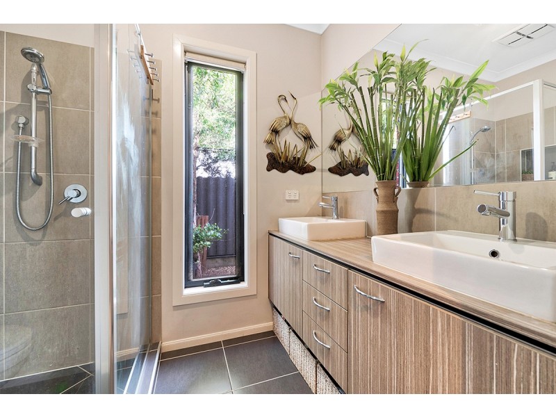 12 Nokota Lane, Clyde North VIC 3978