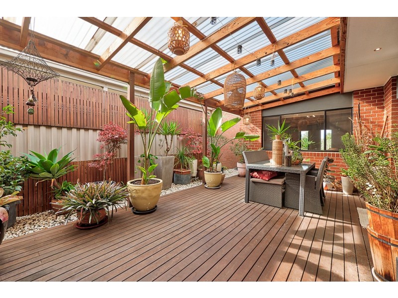 12 Nokota Lane, Clyde North VIC 3978