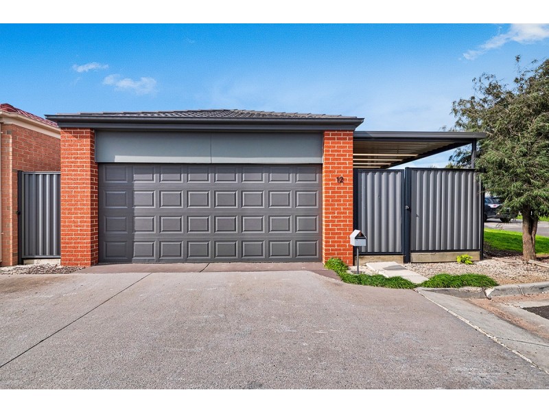 12 Nokota Lane, Clyde North VIC 3978