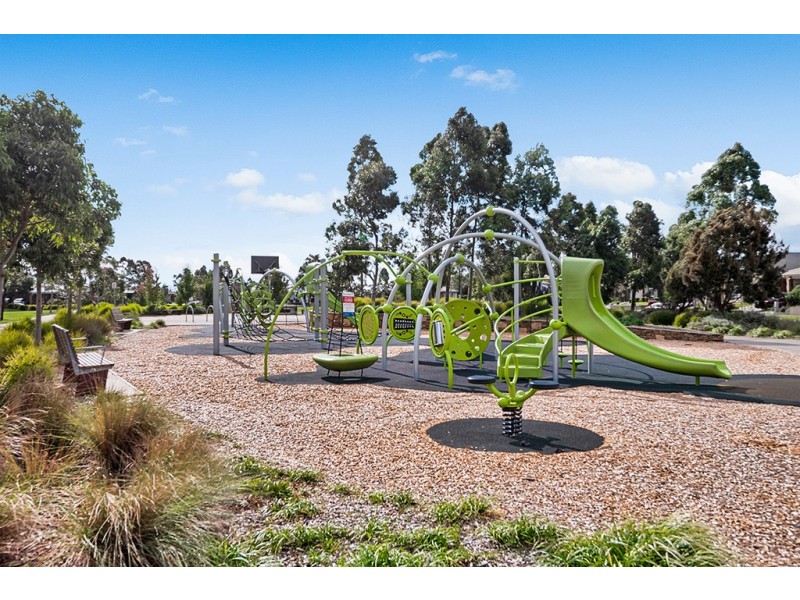 12 Nokota Lane, Clyde North VIC 3978