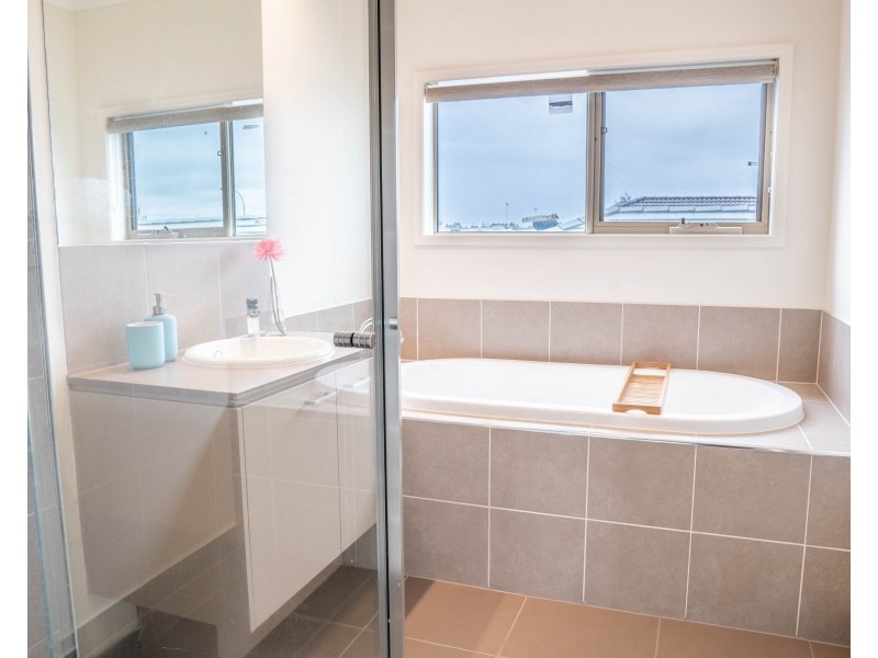 51 Artfield Street, Cranbourne East VIC 3977