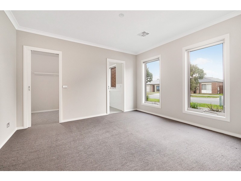 24 Braestar Street, Cranbourne VIC 3977