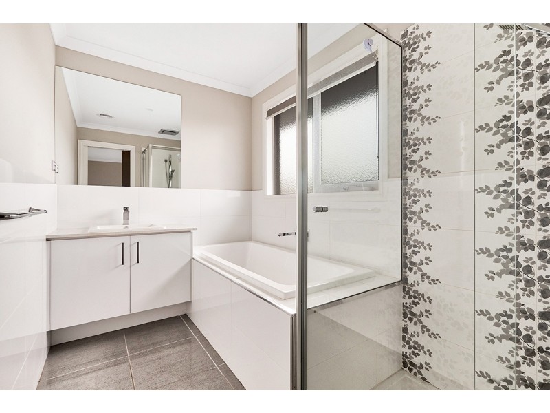 24 Braestar Street, Cranbourne VIC 3977