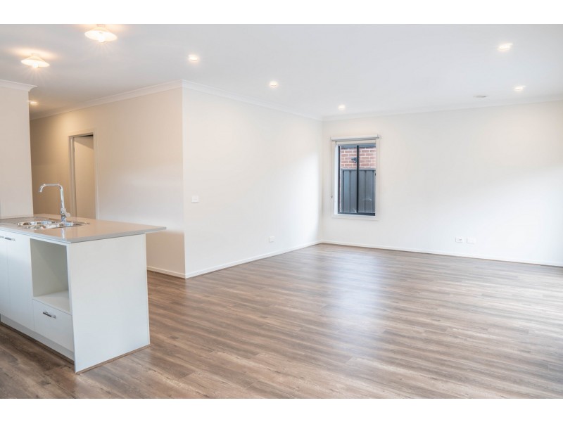 33 Rotary St, Clyde VIC 3978