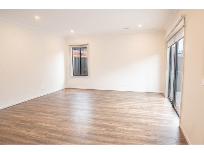 33 Rotary St, Clyde VIC 3978